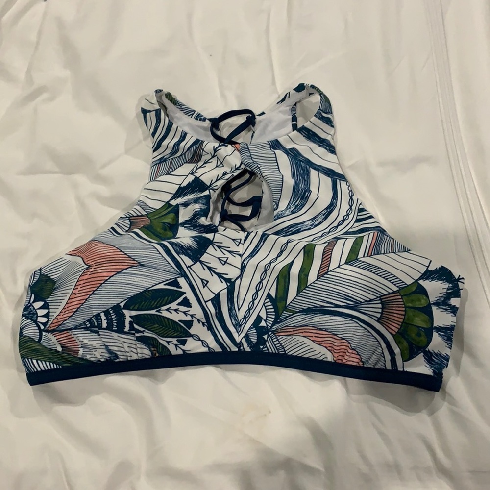 20W Bikini Top with High Neck and Lace Up Back